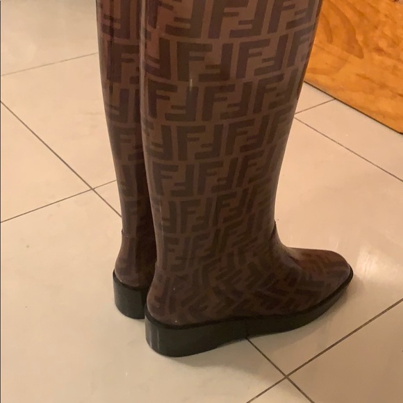 Fendi rain boots - Picture 5 of 7